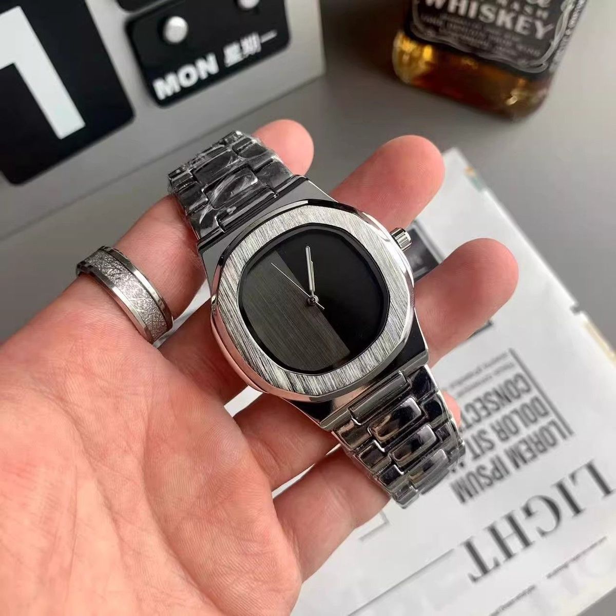 Custom Logo Men's Quartz Watch - огляд і ціна Luxury Quartz Watch Brands